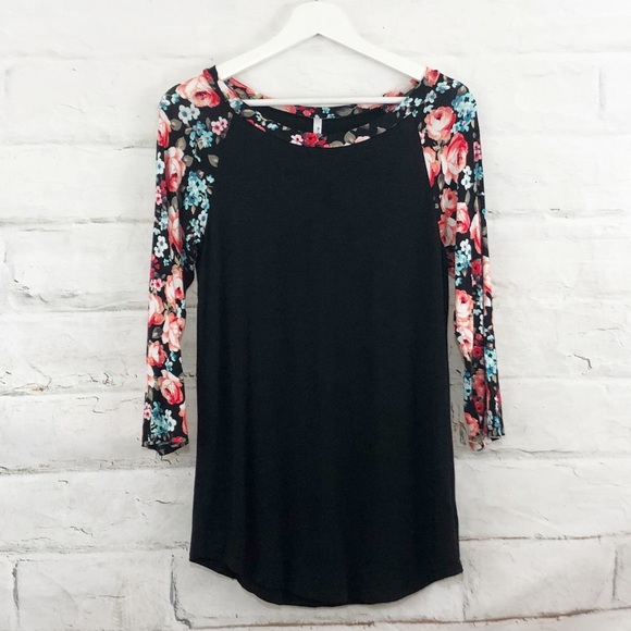 Black Floral Top - Picture 2 of 3